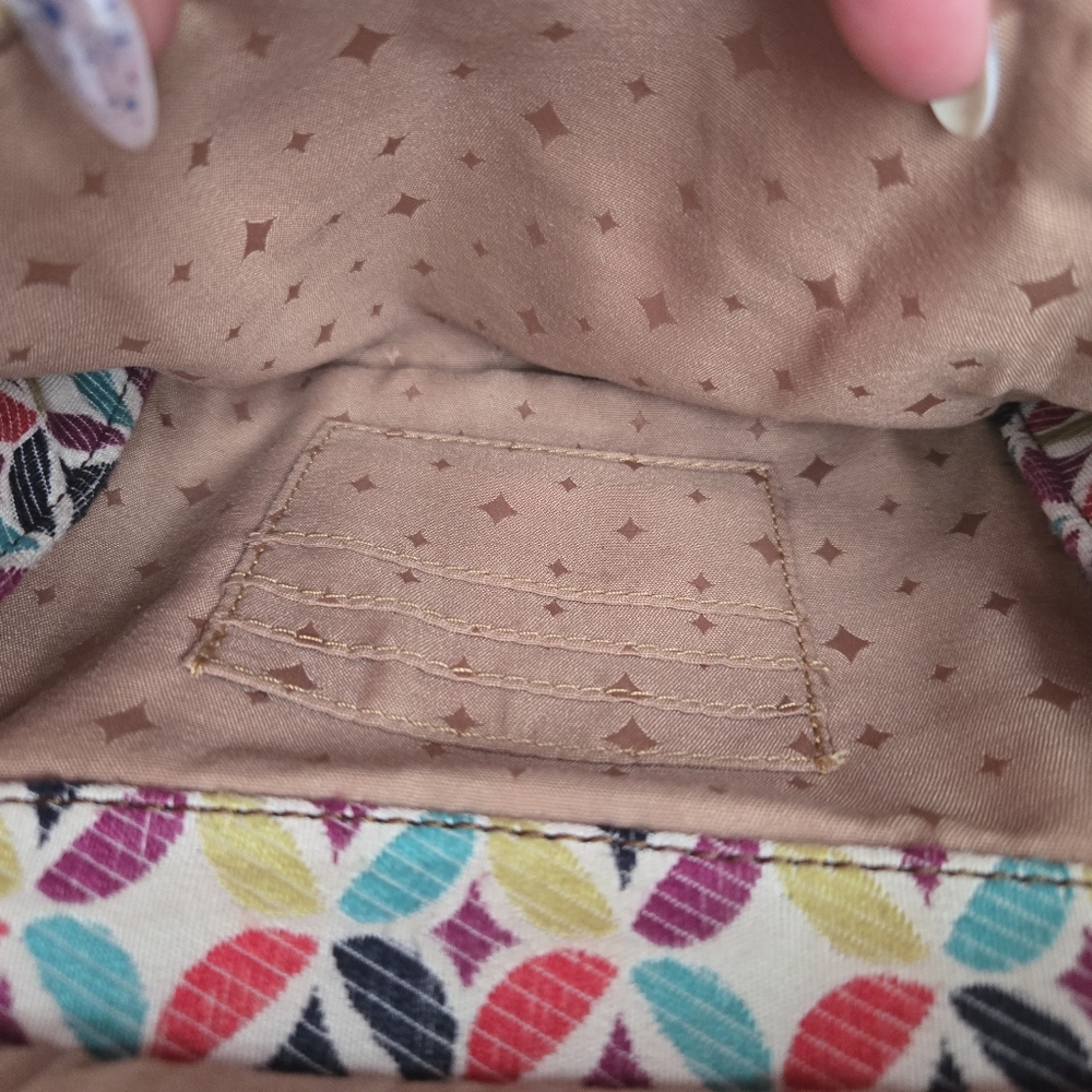 ✨ RETRO VIBES ALERT! ✨ Fossil Key-Per Crossbody 🔑🌈 - Picture 4 of 13